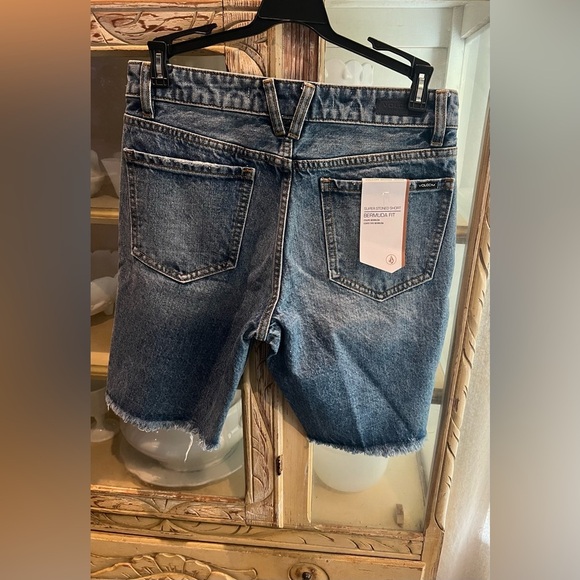 Volcom Bermuda Womens Size 26 Distressed Blue Jean Shorts NWT - Picture 2 of 5